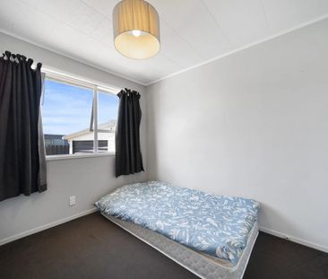 CLOVER PARK, 3 BEDROOMS - Photo 4