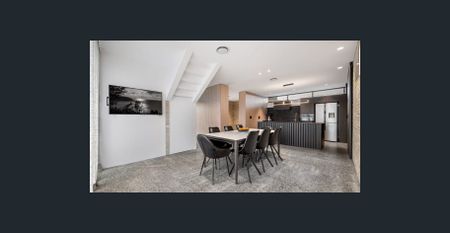 Luxury and custom designed 4 bedroom house. - Photo 3