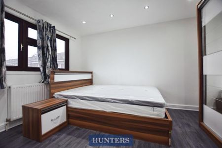 3 bedroom end of terrace house to rent - Photo 4