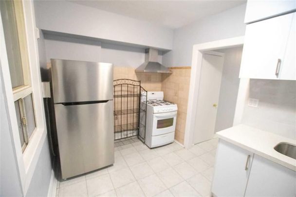 For Lease - 1104 College Street Unit# 2nd floor, Toronto, Ontario - Photo 1