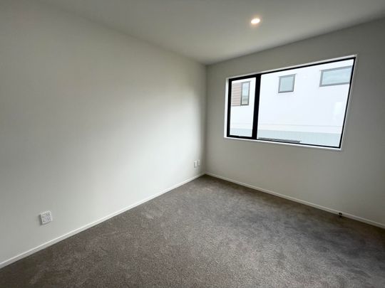 Handy location in Massey - "First weeks rent free" - Photo 1