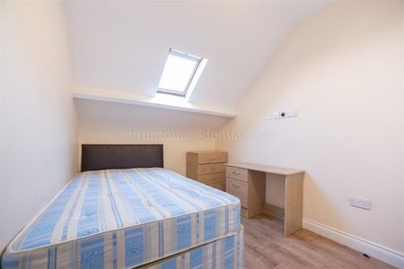 4 bed maisonette to rent in Chillingham Road, Newcastle Upon Tyne, NE6 - Photo 5