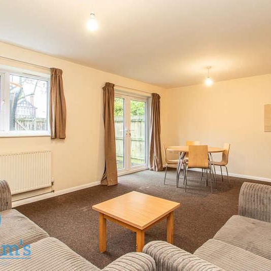 Turner Close, City Hospital, NG5 - Photo 1