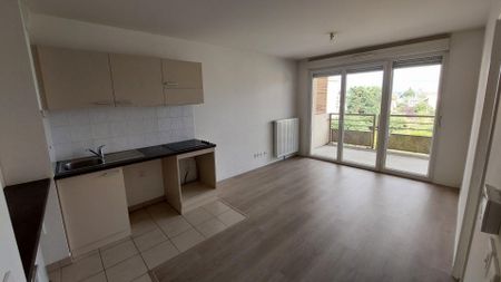location Appartement T2 DE 38.55m² À POISSY - Photo 3