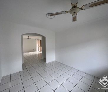 4 Bedrooms House in sought after Varisty Lakes - Photo 5