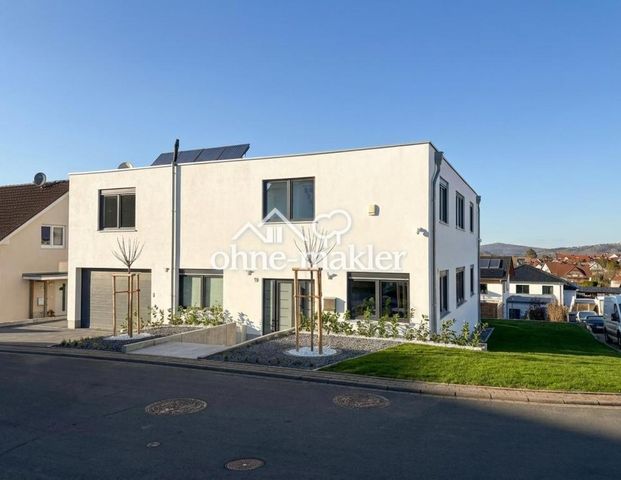 Exklusives Wohnen am Weltkulturerbe: Neuwertiges Einfamilienhaus bei Kassel - Photo 1