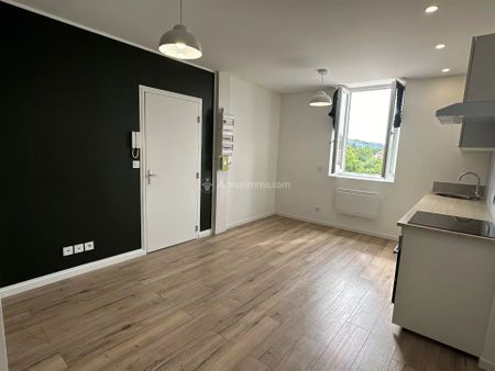 Location Appartement 2 pièces 32 m2 à Carmaux - Photo 2