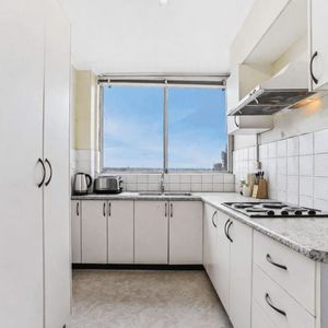 Cozy House for Rent in Burwood - Live Close to the City - Photo 2