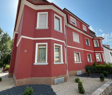 Charmante Dachgeschosswohnung mit Einbauküche & neuem Duschbad – fr... - Photo 2