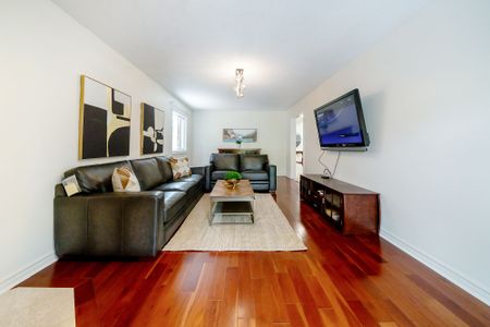 For Lease - 8 Woodlawn Road, Markham, Ontario - Photo 5