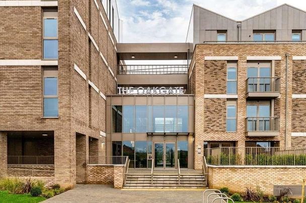 The Oakgate, Leatherhead, KT22 - Photo 1