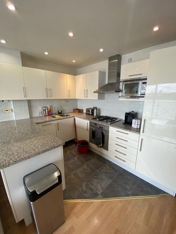 1 Bed Flat, Ocean Wharf, E14 - Photo 4