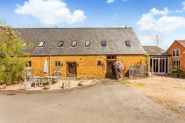 3 bedroom barn to rent - Photo 1