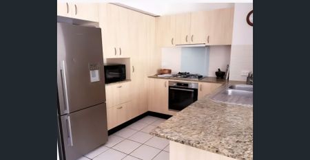 BURLEIGH CENTRAL apartment in resort style complex walk everywhere! - Photo 2