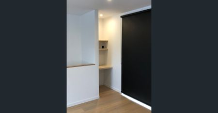 Ultra-modern home close to everything! - Photo 5