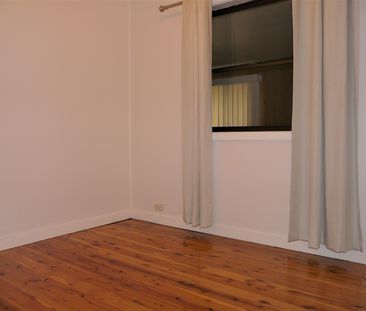 Three bedroom home with family yard - Photo 2