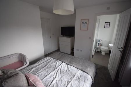 3 bedroom semi-detached house to rent - Photo 3