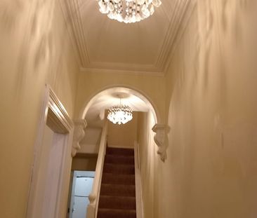 4 Bed Semi-Detached House, Mordaunt Road, SO14 - Photo 2