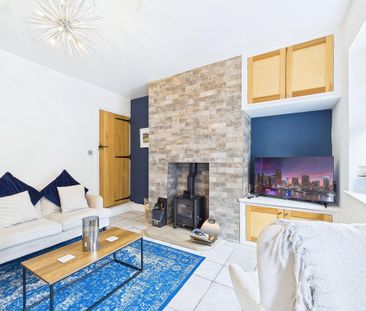 2 bedroom terraced house to rent - Photo 4