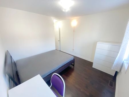 For Lease - 39 Ness Drive Unit# 2nd Flr Room, Richmond Hill, Ontario - Photo 2