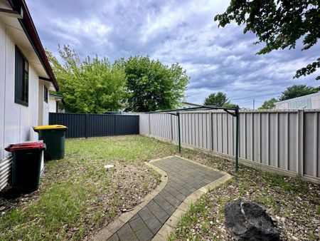 2/8 Denison Street, Cooma - Photo 2