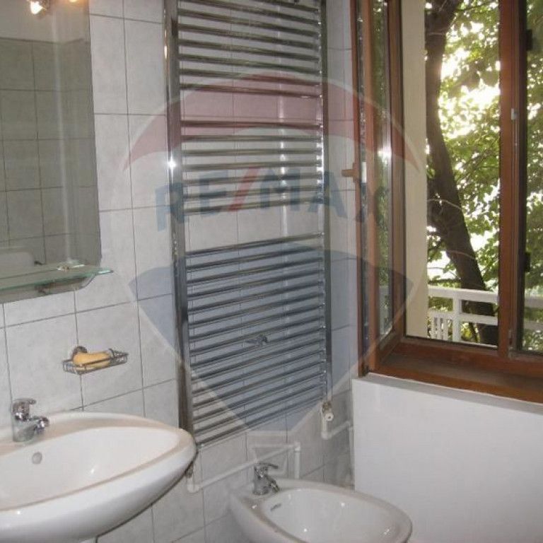 Apartament 6 camere decomandat - Fotografie 1