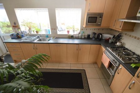 Tamar Way, Langley, Berkshire,SL3 - Photo 5