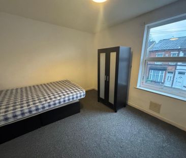 4 bedroom terraced house to rent - Photo 3