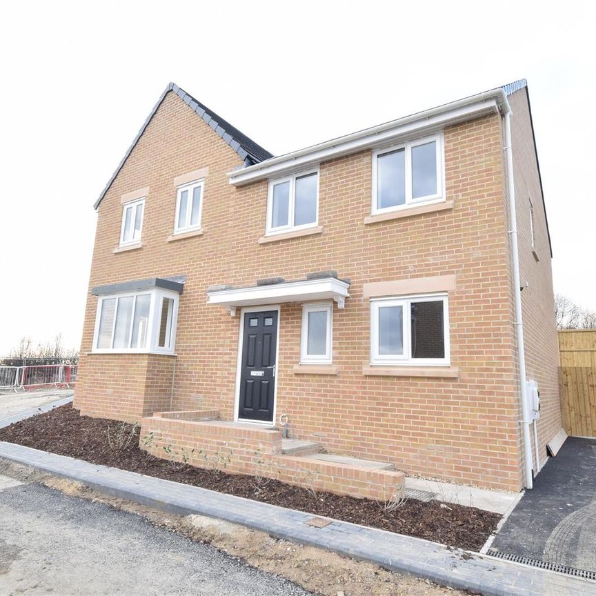 Yarn Crescent, Lupset, Wakefield - Photo 1