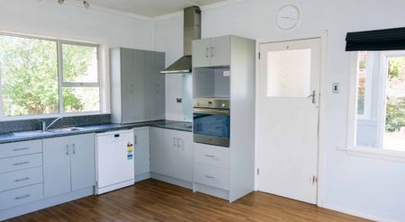 PRIVATE & COMFORTABLE - Photo 4