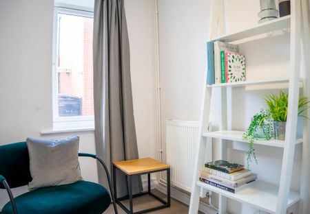 1 bedroom in a house share to rent - Photo 2