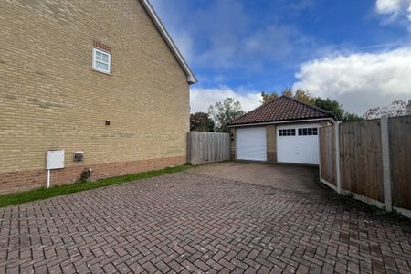 White Street - Photo 2