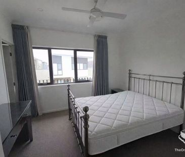 Stylish Townhouse Living in the Heart of Hope Island - Photo 6