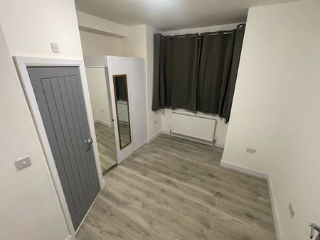Room in a Shared House, Hampton Road, IG1 - Photo 2