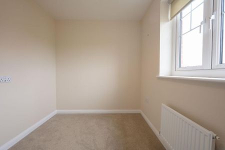 4 bedroom detached house to rent - Photo 3