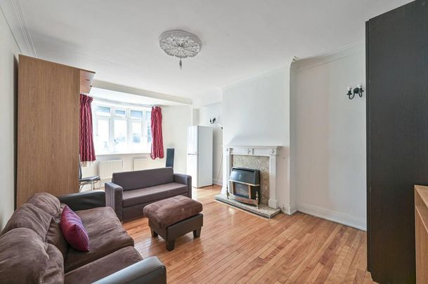 4 bedroom flat to rent - Photo 1