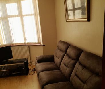 1 bedroom in a house share to rent - Photo 3