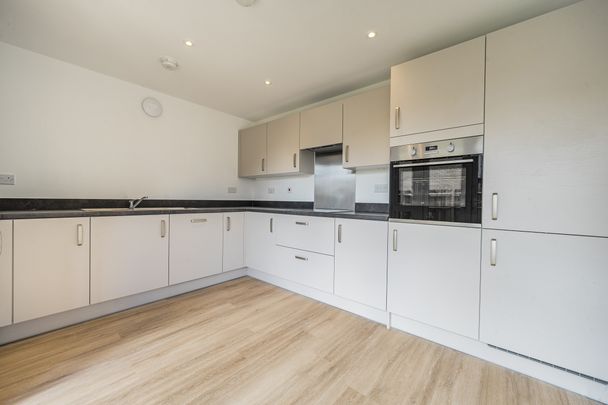 Throwster Drive, Sudbury - Photo 1