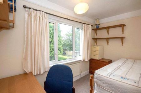 4 bedroom terraced house to rent - Photo 5