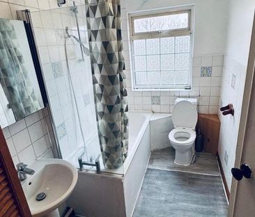 3 bedroom flat to rent - Photo 2