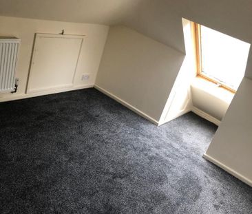 4 bedroom semi-detached house to rent - Photo 4