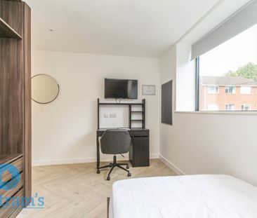 5 bed Apartment for Rent - Photo 6