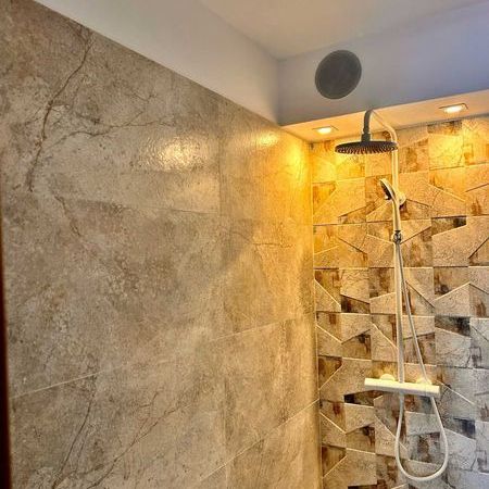 Apartament 2 camere etaj 1 Hala/Tribunal pretabil cabinete, birouri - Photo 1