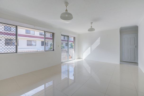 Modern 2 Bedroom Apartment in Labrador - Photo 1