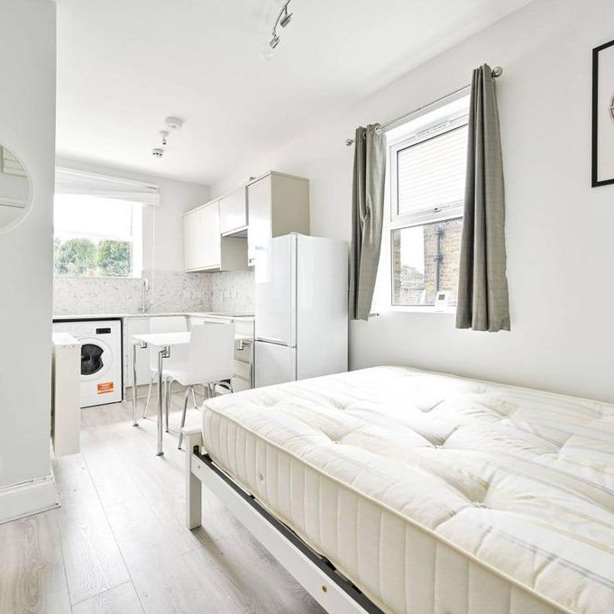 Studio to rent - Photo 1