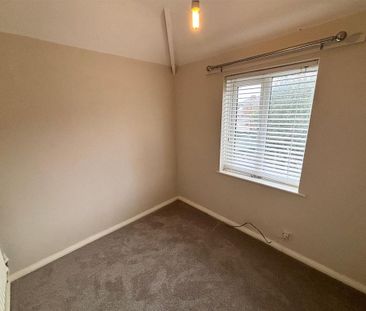 4 bedroom end of terrace house to rent - Photo 3