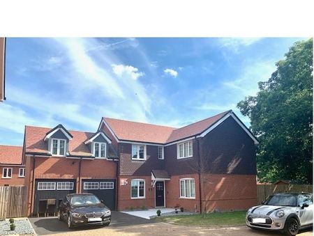 5 bedroom detached house to rent - Photo 2