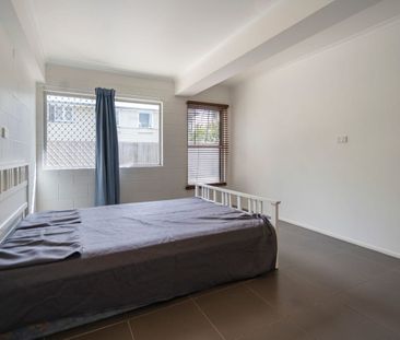 Spacious Family Haven with Bonus Downstairs Retreat - Photo 2