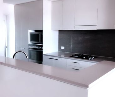 Stunning City Views Furnished Apartment - Photo 1