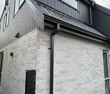 Brand New Modern Living: 3-Bed Townhouse in Pr... - Photo 3